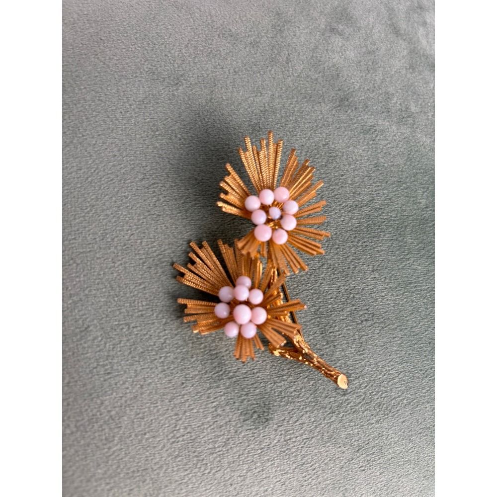 Vintage Gold Tone Flower Brooch Pin‎ Pink Bead Floral Statement Jewelry P121